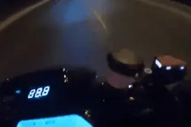 电动两轮自行车市区道路狂飙至200km/h 网友直呼：飞太低图片