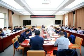 黄南州政府党组召开涉藏社会治理和民族团结进步创建理论学习研讨会图片