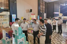 李宗涛一行到临沂国际博览中心和商城蓝海酒店调研“义博会巡回展”图片