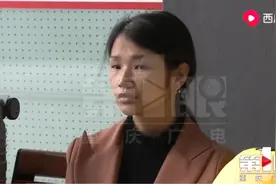 姑娘露宿街边十几天，只为等男友回来，痴情守望能等来真爱吗?图片