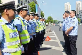 辅警一个月到底能挣多少钱，为什么年轻人都抢着去干？只因这两点视频封面