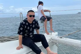 岳云鹏带姐姐和母亲坐游艇度假！一家人朴实无华，苦尽甘来太幸福图片