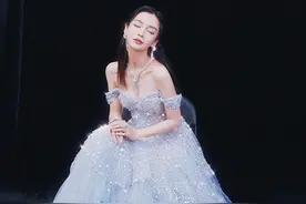 AnglyBaby  穿吊带尽显A4腰，盈盈一握又瘦了图片