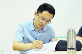 他走出陕西农村，从专科逆袭考入211，博士毕业成为大学老师，已是副教授！图片