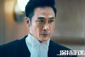直播界再现"奇葩"，吴镇宇实力模仿袁咏仪，被无情吐槽男神经图片