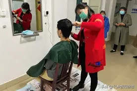 湖南高校将开学，宿舍床被惹人忧，阿姨“云晒被”上热搜图片