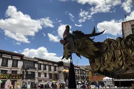 转经轮，有个说法，顺时针转吸收能量，逆时针释放能量，转过吗图片