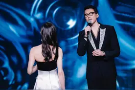 胡兵李若彤七夕央视同框再唱《归去来》，神仙搭档上演最强回忆杀图片