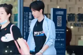王一博录《天天向上》穿肖战同款，丝毫不避嫌，网友：太甜了图片