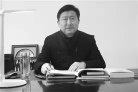 湖北荆门市委秘书长在老市委大院坠亡：警方介入调查，政府已成立专办组，调查结果目前还没出来图片