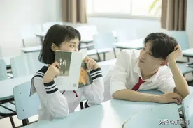 情侣毕业照｜集体毕业照靠P图？两个人的校园回忆不能缺席图片
