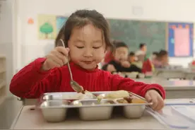 郑州出台政策支持学校提供学生午餐，团餐市场骚动，三全、思念纷纷入局图片