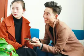 妹妹陪姐姐相亲，没想到男方喜欢上了妹妹，妹妹的做法真解气视频封面