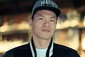 CBA首个万分先生，最强小前锋朱芳雨，巅峰时期有多可怕？图片