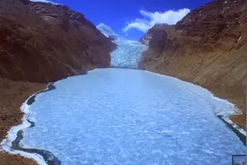 世界的尽头—曲登尼玛冰川图片