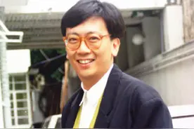 郑丹瑞一家近照，妻子优雅女儿颜值高，曾全家移居国外却差点破产图片