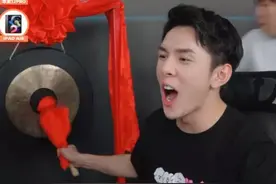 李佳琦双十一预售终赢薇娅！为卖货语出惊人，还疑似怒瞪工作人员图片
