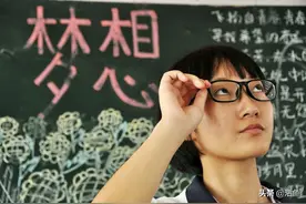 我高考637分，以为能见到妈妈，爸爸：没想到她已经出国了图片