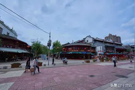 昆明汇聚中国传统珠宝的古老街道，因受两位女性追捧，成云南宝石图片