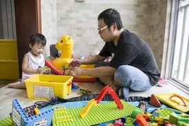 育儿成本该由谁来承担？南京大学副教授：生育对男人的好处在变少图片