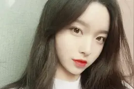 小说：她整个人几乎贴在我的身上图片