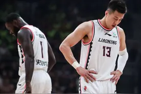 脱掉耐克！郭艾伦全身李宁现身球场，辽宁男篮“谎言”不攻自破图片