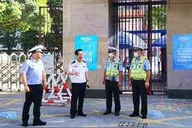 护航中考 交警同行｜泉州鲤城交警与考生并肩作战，全力护航保平安图片
