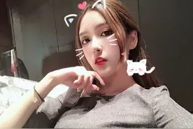 Rita直播又打擦边球，尽管奔三但从未拍过拖！图片