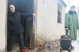儿子不务正业，到处蹭吃蹭喝，母亲狠心把他赶走，结局太感人视频封面