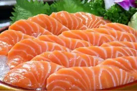 吃三文鱼起了疑心病 专家解答：料理时注意卫生，熟食没问题图片