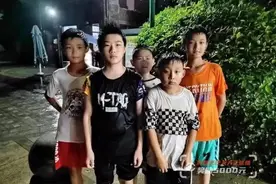 在深夜冒着暴雨拦车的5名孩子找到了，被奖励5000元，善有善报图片