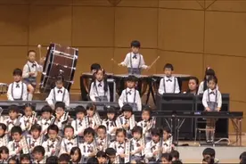 130个幼儿园孩子合奏交响曲，太震惊了图片