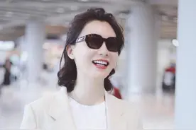“高级感女神”陈数，波波头短发搭配连衣裙 优雅又时尚，美呆了图片