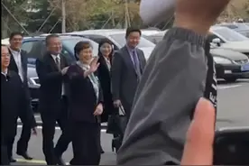 李兰娟院士到济宁，校园秒变大型追星现场！学生：偶像的力量图片