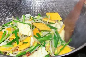 豆芽炒鸡蛋创新做法，色香味俱全，简直太好吃了，不信你就试试图片