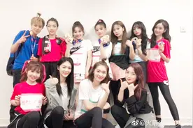 火箭少女拿奖牌后台开心合照 杨超越青春孟美岐脸圆圆视频封面