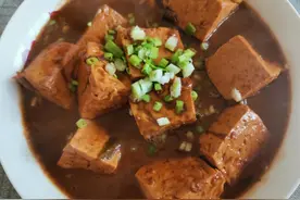 老杨自制家庭版炖豆腐，味美鲜香，又实惠又好学图片