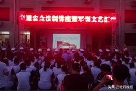 菏泽一中八一路校区举行交管讲座暨军训汇演图片