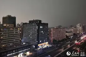 暴雨来袭 北京突然切换“夜间模式”图片