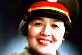 她是唯一拥有美国国籍的解放军女少将，30岁时已成最年轻团级干部图片
