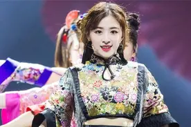 张含韵佟梦实恋情曝光，牵手摸头同回酒店，女方曾与彭冠英传绯闻图片