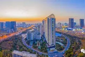 省府旁+双地铁+低容积率，滨湖性价比zui好的底叠产品来了图片