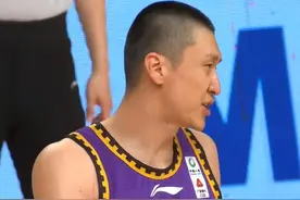 热血沸腾！孙悦一人单挑全队，上演霸气劈扣，李根在场边疯狂了图片