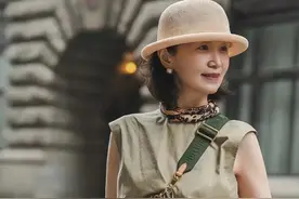 年近60岁却美得优雅，这位中老年妈妈的“气质穿搭”，太值得学图片