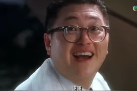 胖子大庭广众之下电梯口拉屎图片