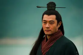苏轼词中“羽扇纶巾”的形象，本指周瑜，为何后来说成孔明了呢？图片