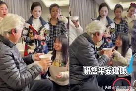 张庭下跪为丈夫庆生，助理跪地给王子文穿鞋，有钱就是能使鬼推磨图片