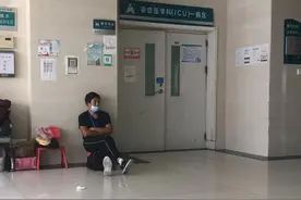 重症监护室外，第五天的坚强图片