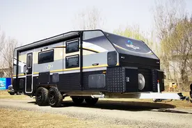 五星级拖挂房车！双轴独立悬挂＋干湿分离卫生间，科斯大黑牛拖挂图片