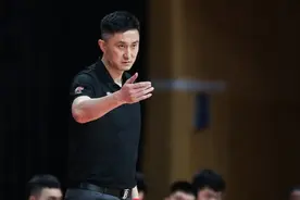 广东男篮换人多到单节8次，令人眼花缭乱，杜锋玩“变脸”高手图片
